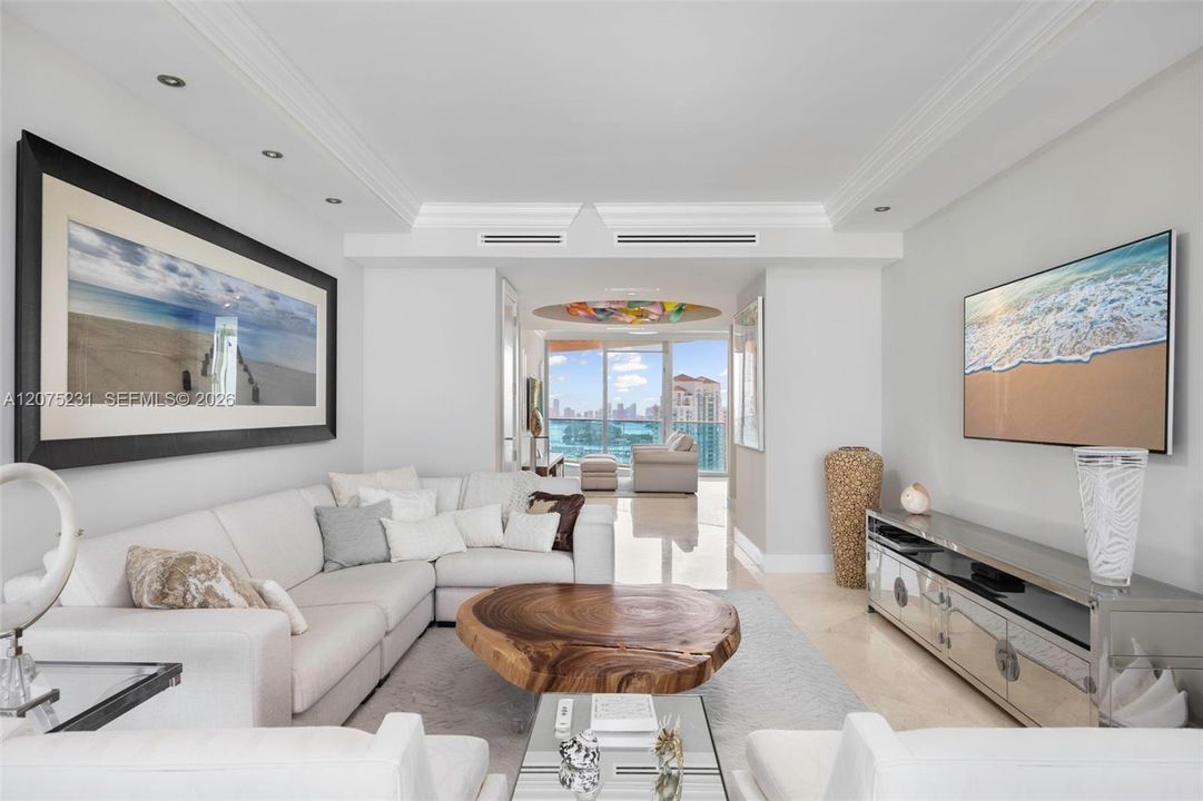 En Venta: $3,499,000 (2 camas, 2 baños, 2040 Pies cuadrados)