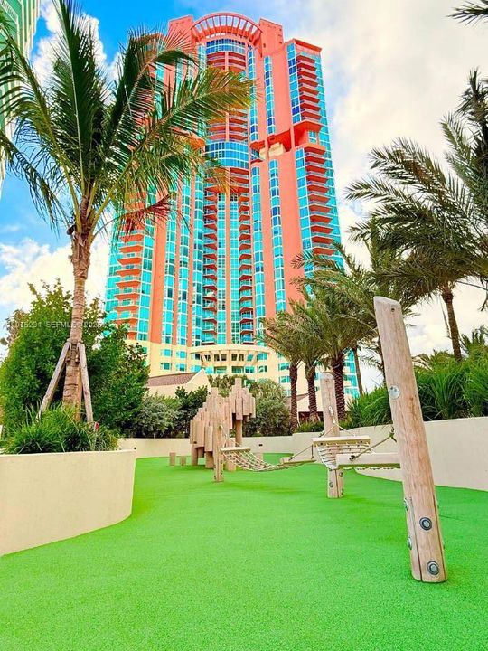 En Venta: $3,499,000 (2 camas, 2 baños, 2040 Pies cuadrados)
