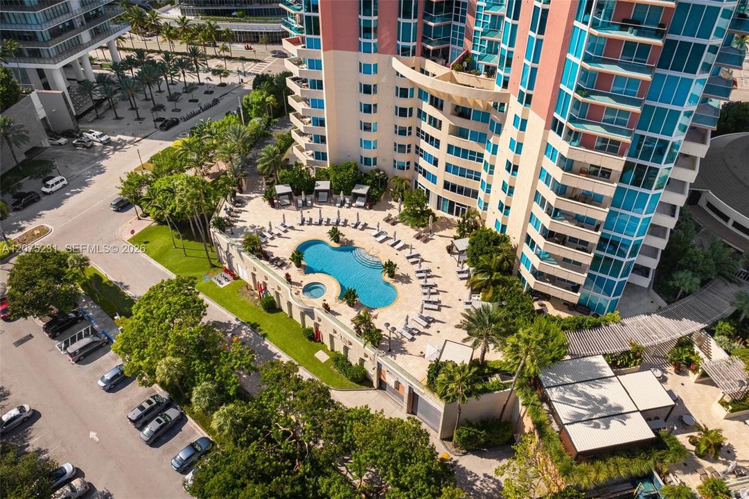 En Venta: $3,499,000 (2 camas, 2 baños, 2040 Pies cuadrados)