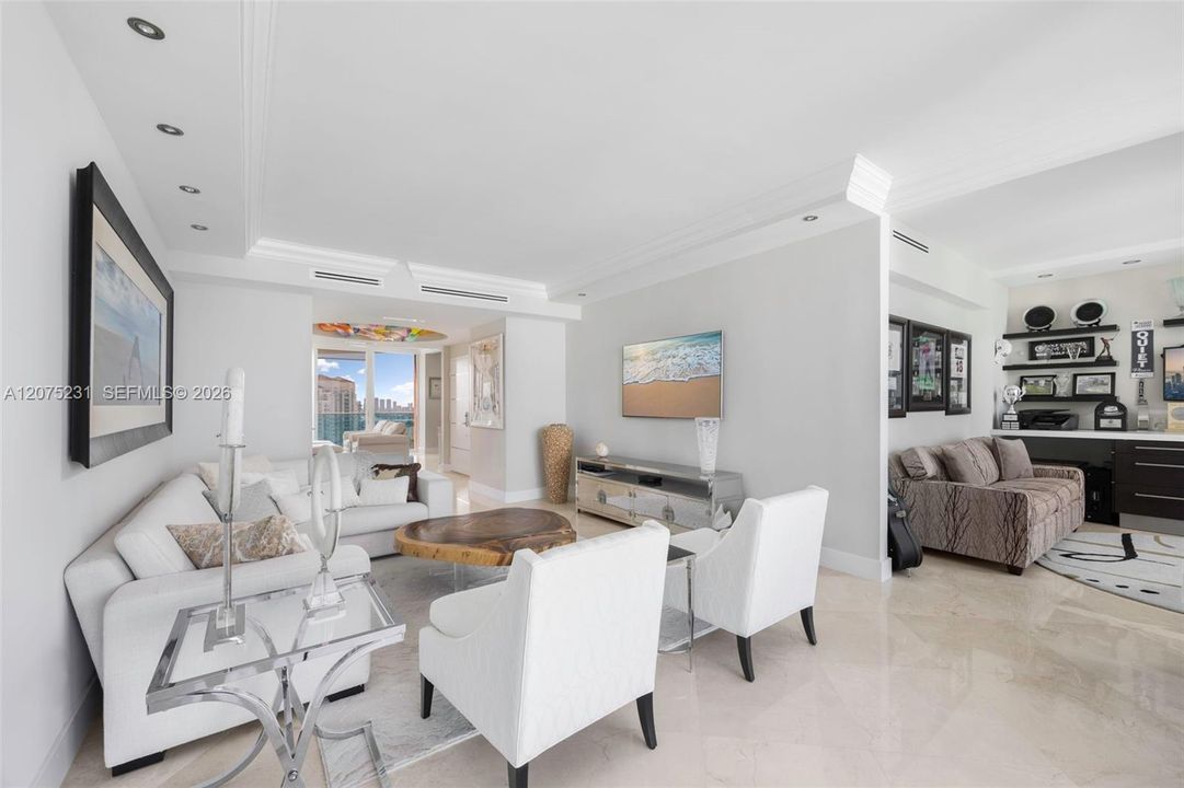 En Venta: $3,499,000 (2 camas, 2 baños, 2040 Pies cuadrados)