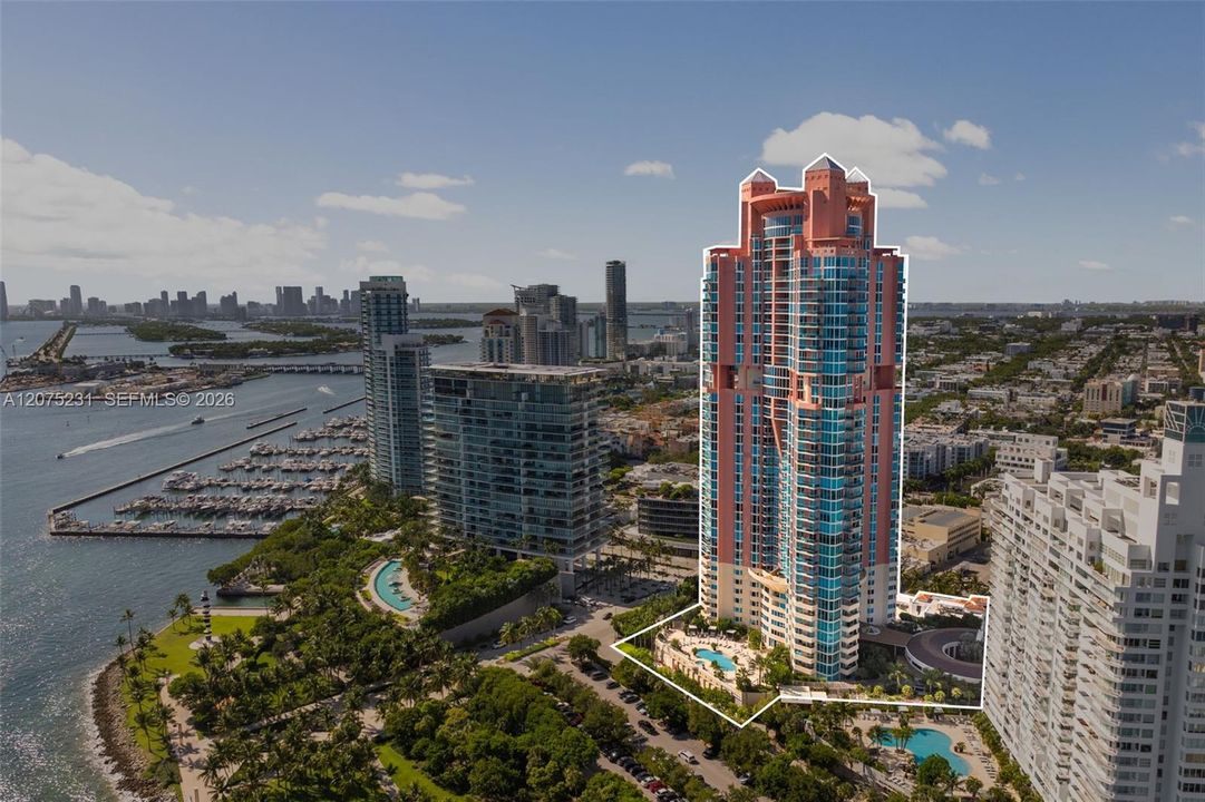 En Venta: $3,499,000 (2 camas, 2 baños, 2040 Pies cuadrados)