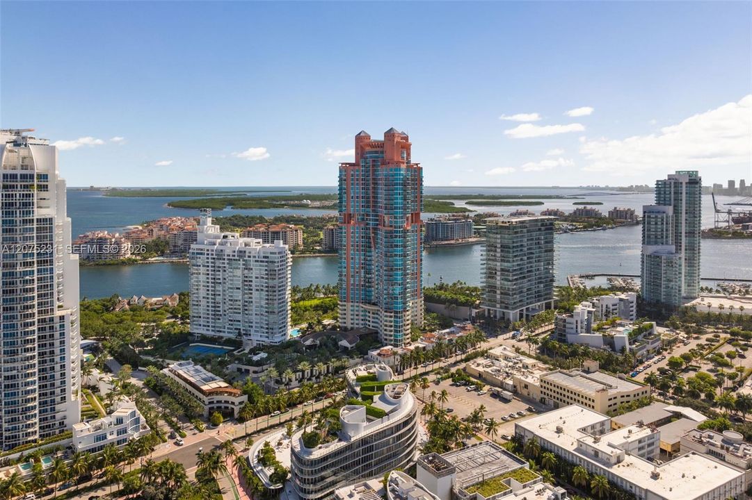 En Venta: $3,499,000 (2 camas, 2 baños, 2040 Pies cuadrados)