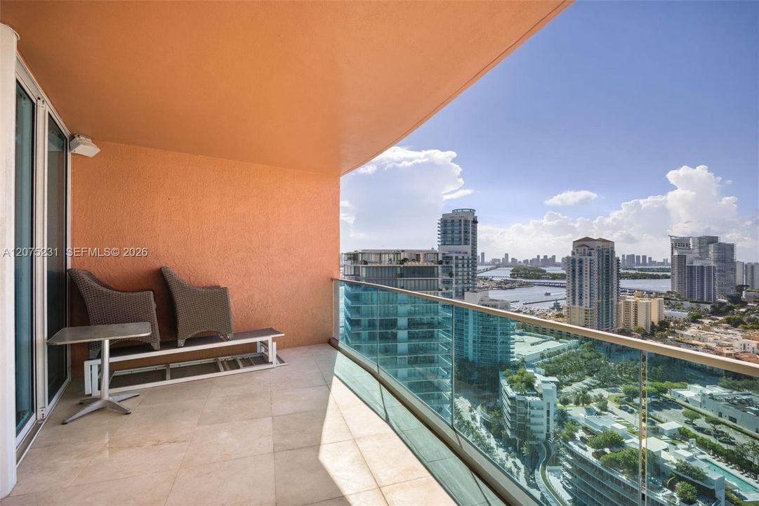 En Venta: $3,499,000 (2 camas, 2 baños, 2040 Pies cuadrados)