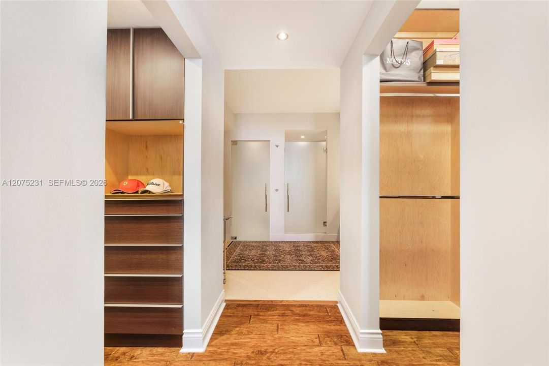 En Venta: $3,499,000 (2 camas, 2 baños, 2040 Pies cuadrados)