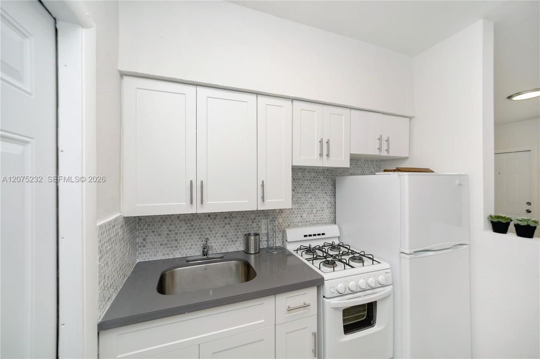 For Rent: $1,350 (0 beds, 1 baths, 8727 Square Feet)