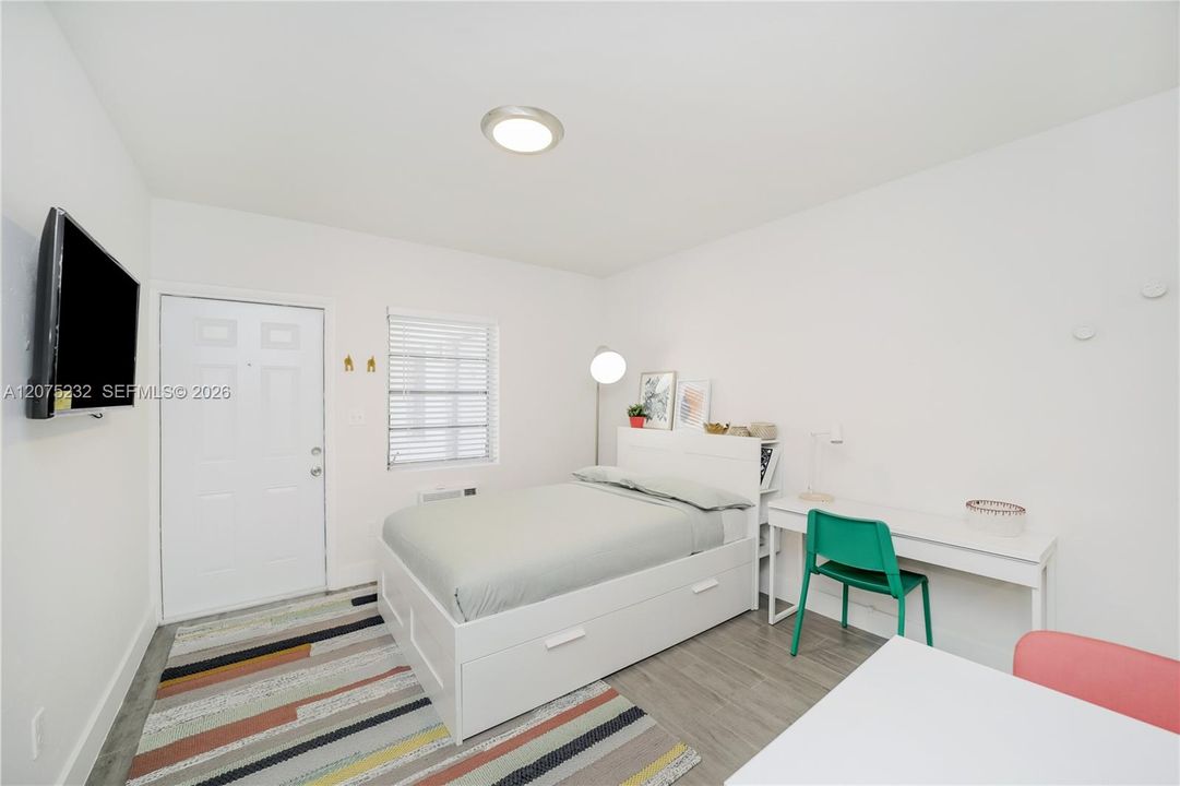 For Rent: $1,350 (0 beds, 1 baths, 8727 Square Feet)