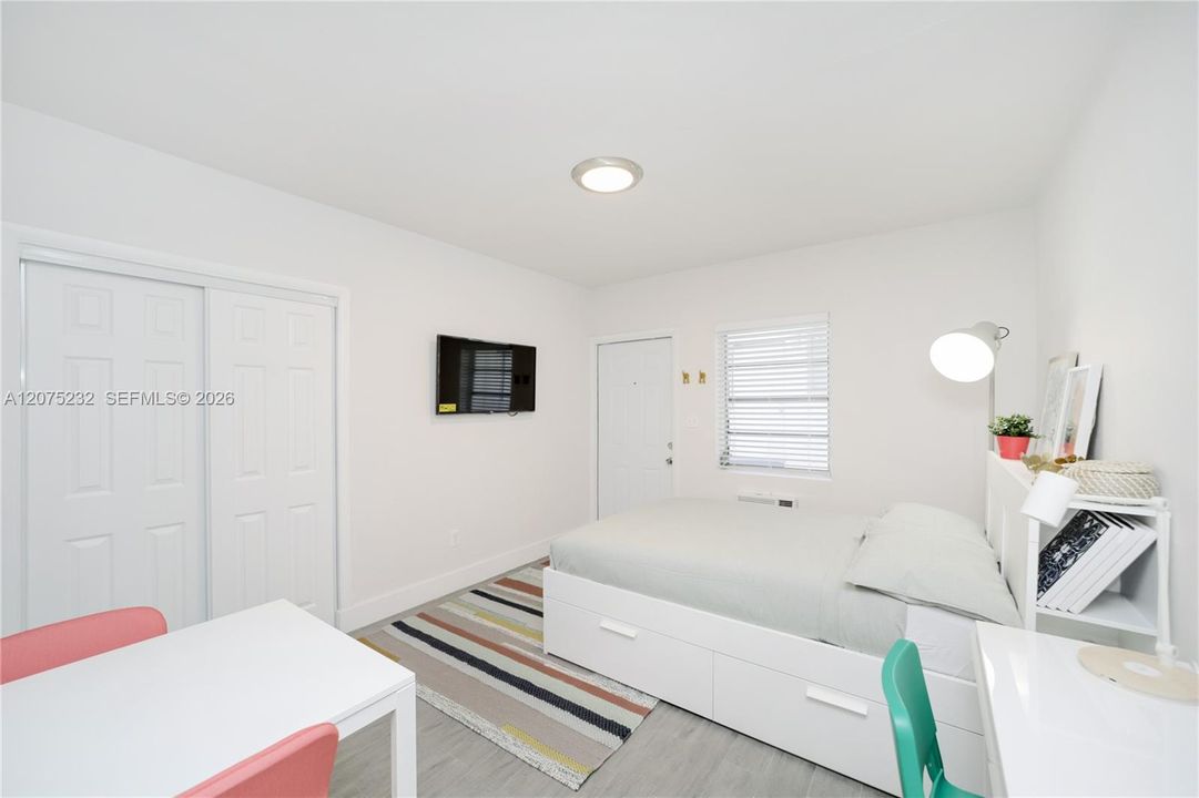 For Rent: $1,350 (0 beds, 1 baths, 8727 Square Feet)