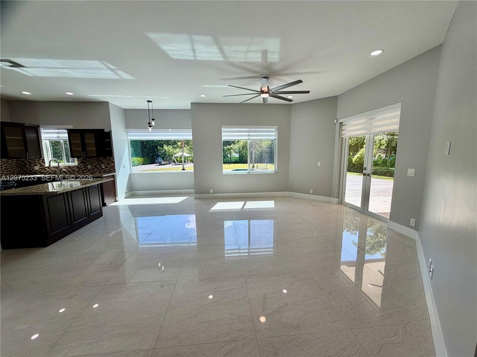 For Rent: $7,500 (4 beds, 2 baths, 2054 Square Feet)