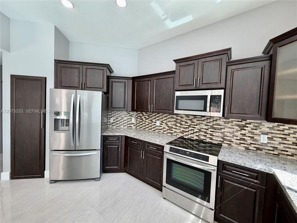 For Rent: $7,500 (4 beds, 2 baths, 2054 Square Feet)
