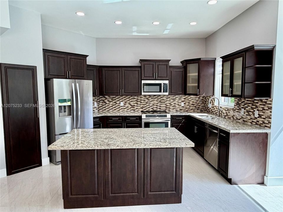 For Rent: $7,500 (4 beds, 2 baths, 2054 Square Feet)