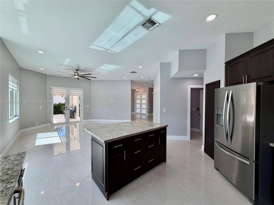 For Rent: $7,500 (4 beds, 2 baths, 2054 Square Feet)