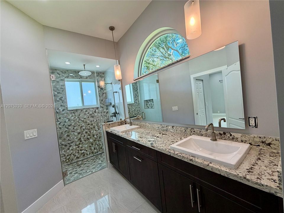For Rent: $7,500 (4 beds, 2 baths, 2054 Square Feet)
