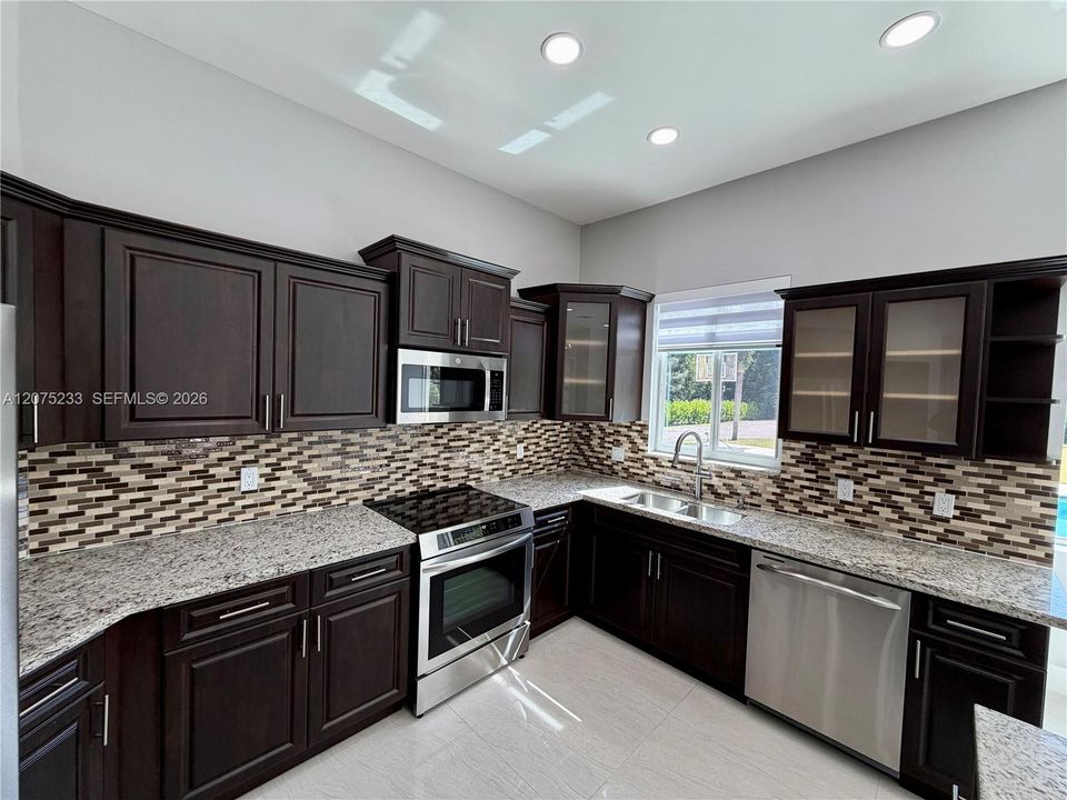 For Rent: $7,500 (4 beds, 2 baths, 2054 Square Feet)