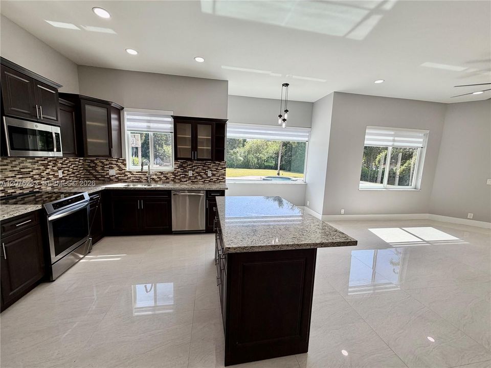 For Rent: $7,500 (4 beds, 2 baths, 2054 Square Feet)