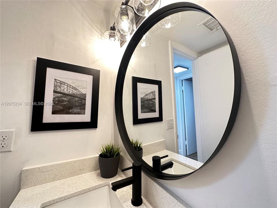 For Rent: $2,100 (2 beds, 2 baths, 880 Square Feet)
