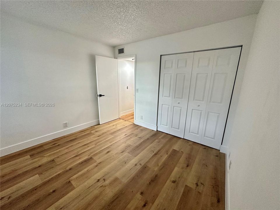 For Rent: $2,100 (2 beds, 2 baths, 880 Square Feet)