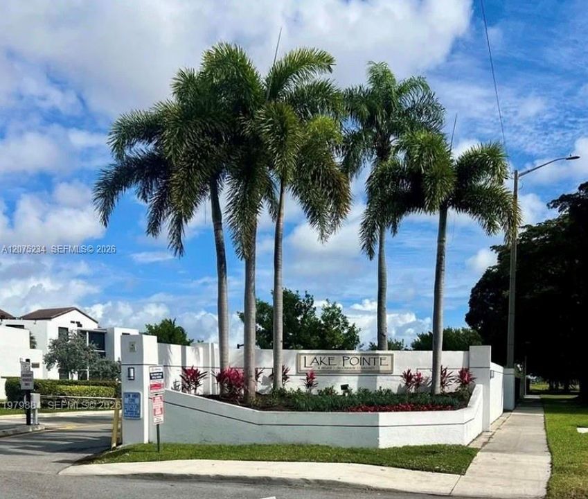 For Rent: $2,100 (2 beds, 2 baths, 880 Square Feet)