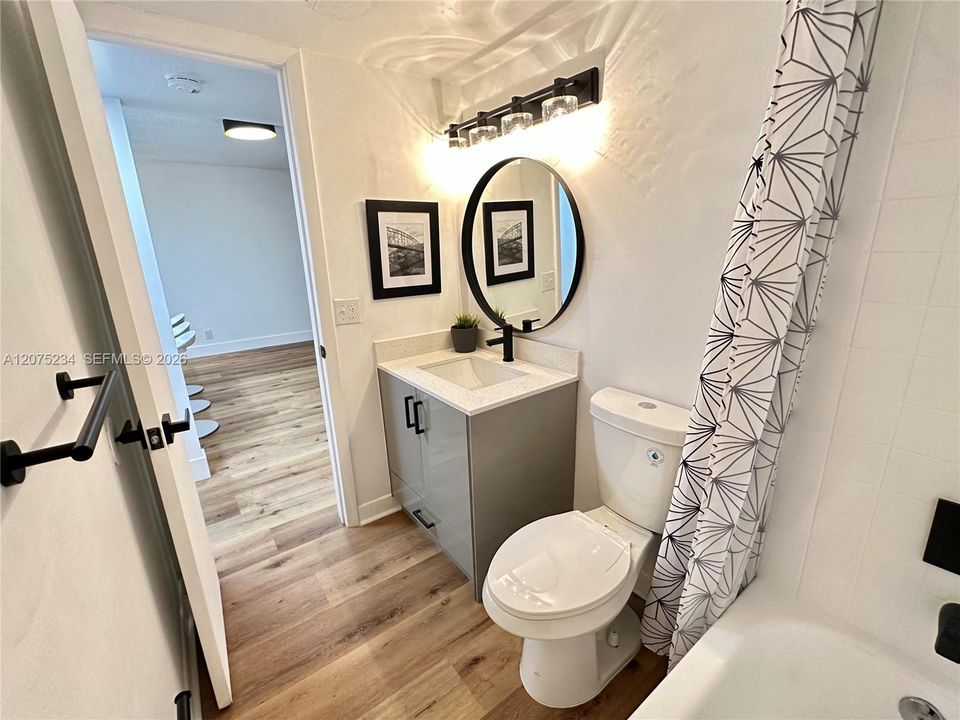 For Rent: $2,100 (2 beds, 2 baths, 880 Square Feet)