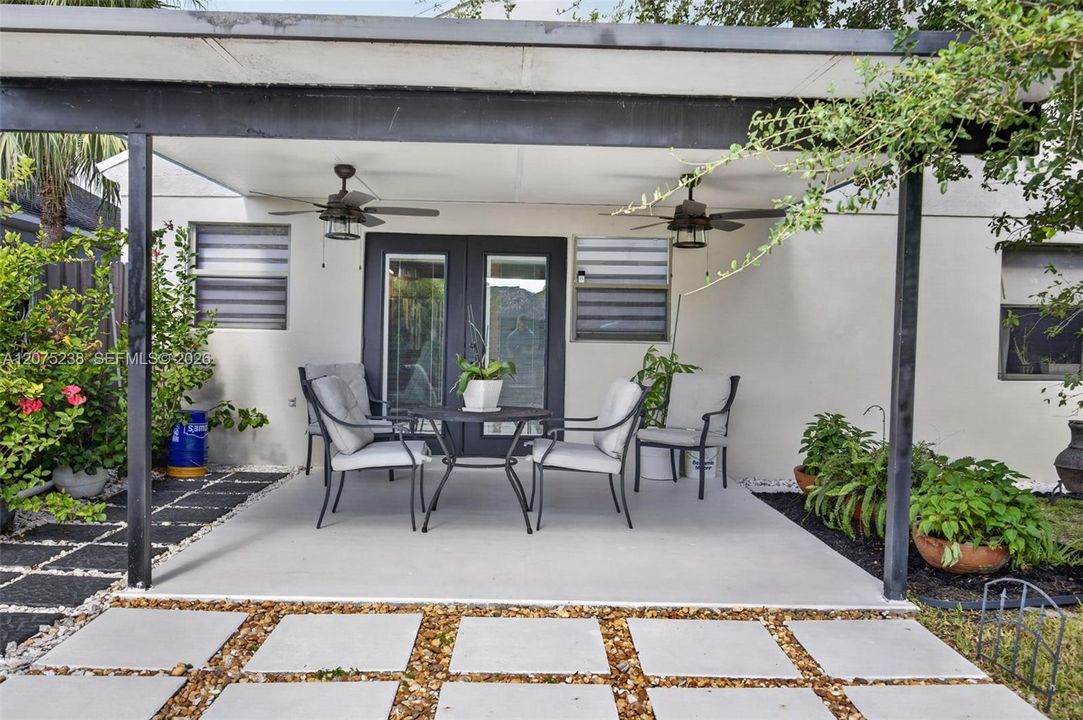 For Sale: $725,000 (3 beds, 2 baths, 1420 Square Feet)