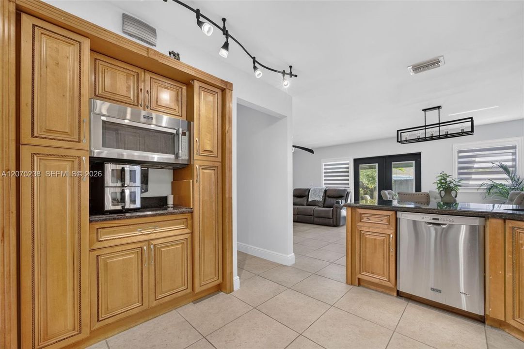 For Sale: $725,000 (3 beds, 2 baths, 1420 Square Feet)