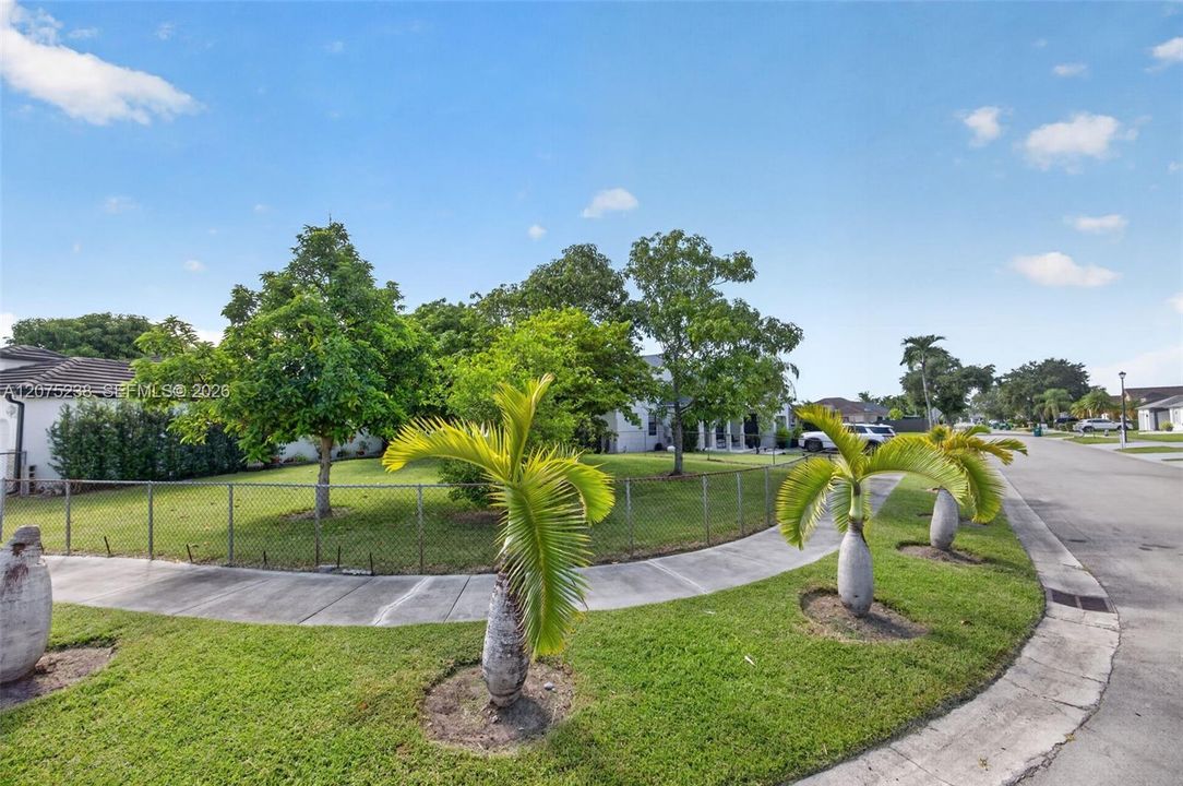 For Sale: $725,000 (3 beds, 2 baths, 1420 Square Feet)