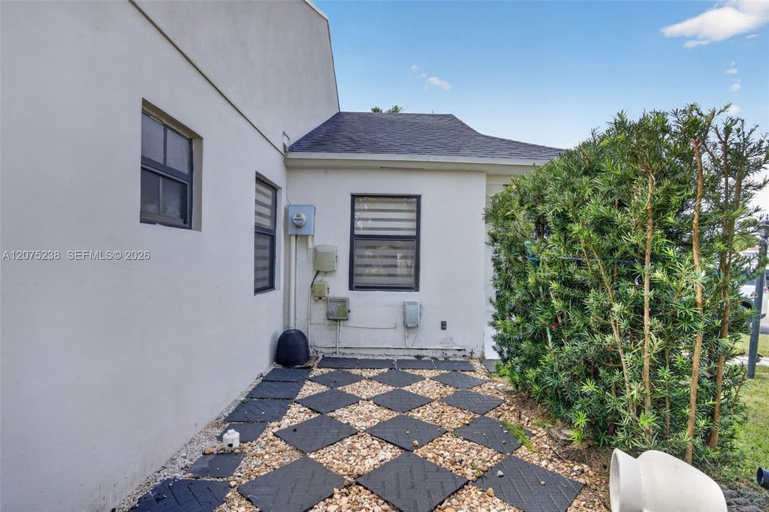 For Sale: $725,000 (3 beds, 2 baths, 1420 Square Feet)
