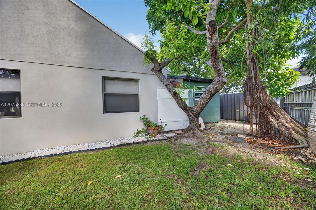For Sale: $725,000 (3 beds, 2 baths, 1420 Square Feet)