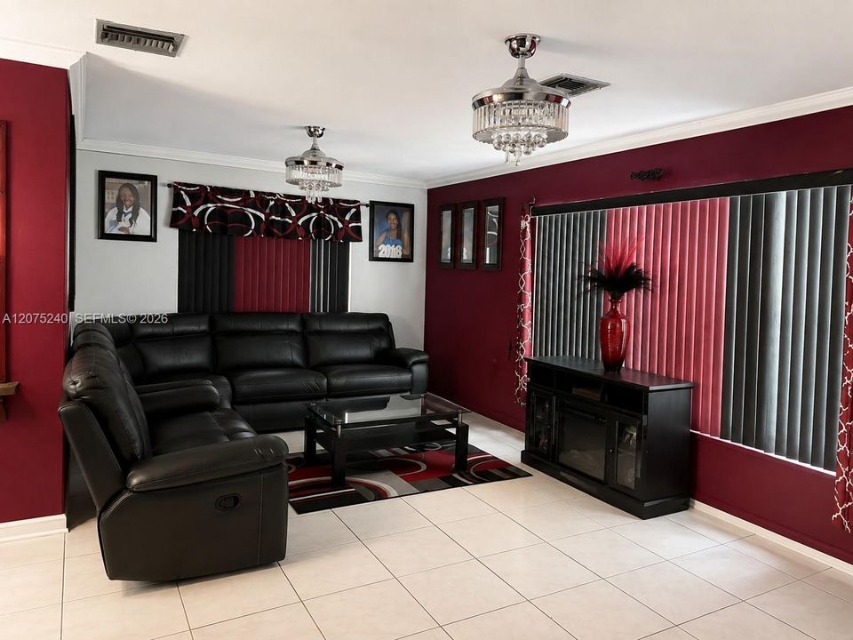 For Sale: $560,000 (3 beds, 2 baths, 1274 Square Feet)