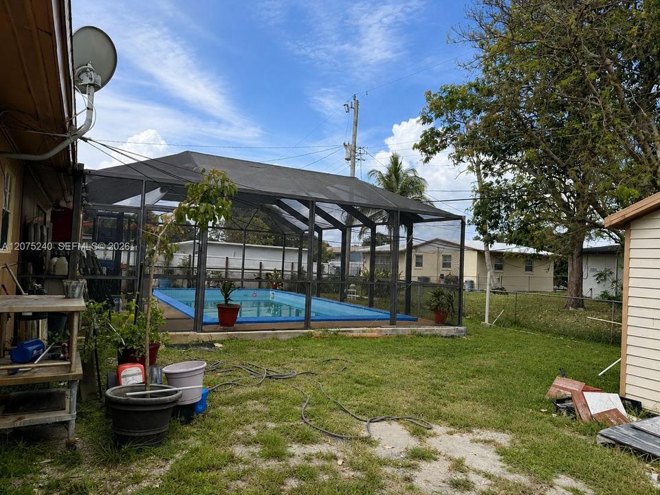 For Sale: $560,000 (3 beds, 2 baths, 1274 Square Feet)