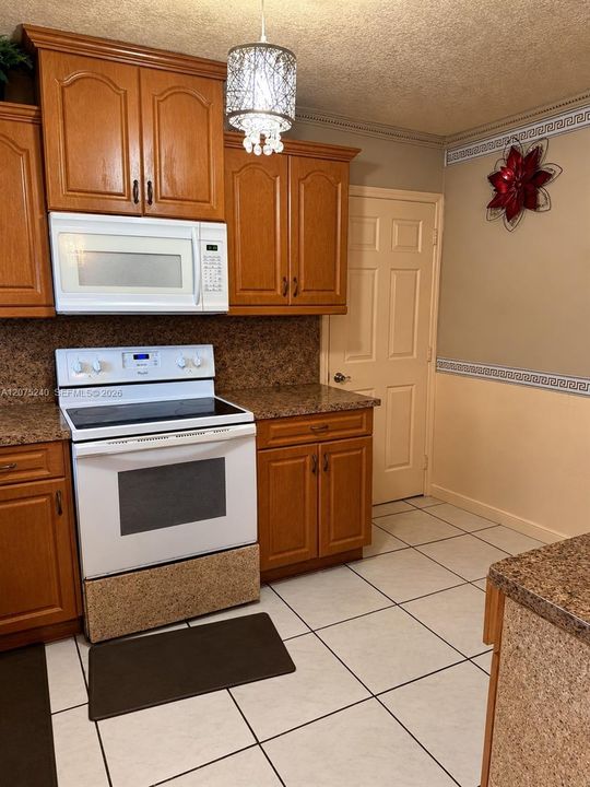 For Sale: $560,000 (3 beds, 2 baths, 1274 Square Feet)