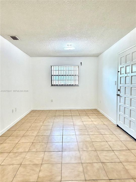 For Rent: $1,900 (1 beds, 1 baths, 7447 Square Feet)