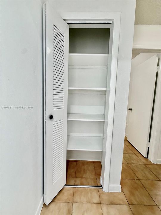 For Rent: $1,900 (1 beds, 1 baths, 7447 Square Feet)