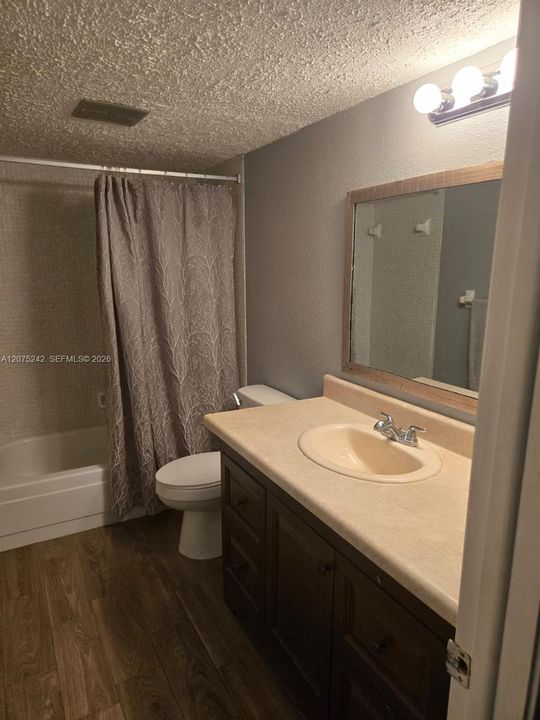 En Venta: $190,000 (2 camas, 2 baños, 1050 Pies cuadrados)