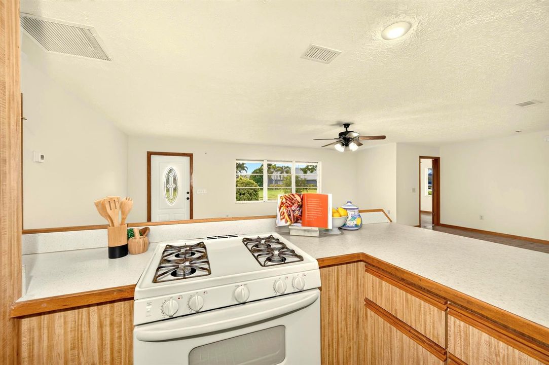 3330 Frankford 174 INT Kitchen