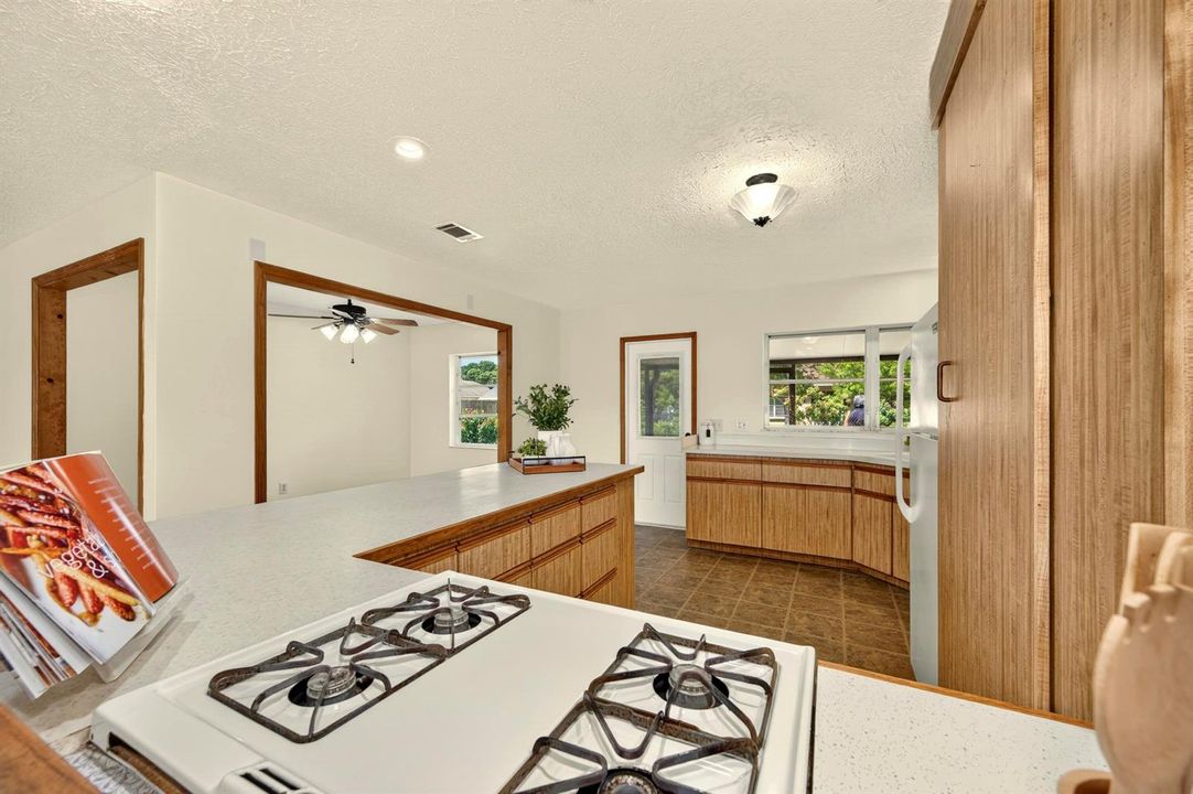 3330 Frankford 176 INT Kitchen