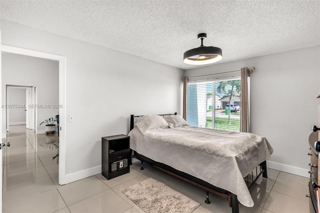 En Venta: $549,900 (3 camas, 2 baños, 1414 Pies cuadrados)