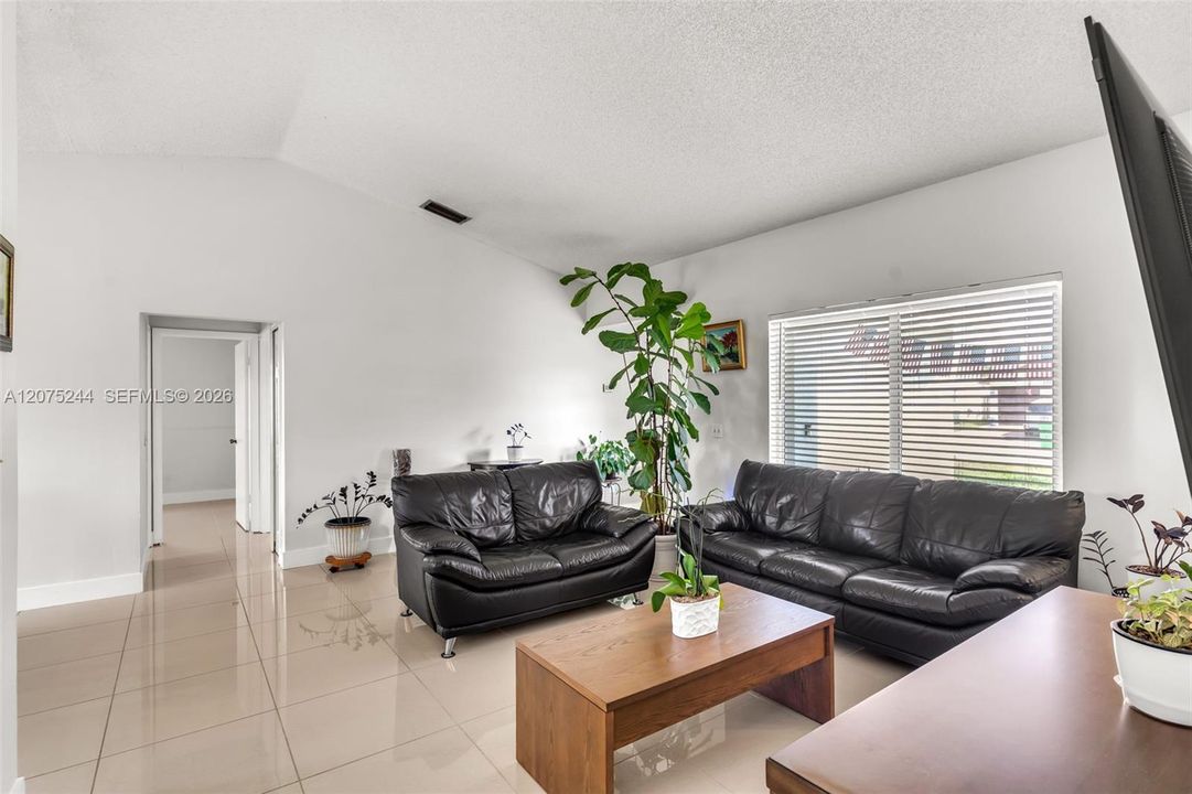 En Venta: $549,900 (3 camas, 2 baños, 1414 Pies cuadrados)