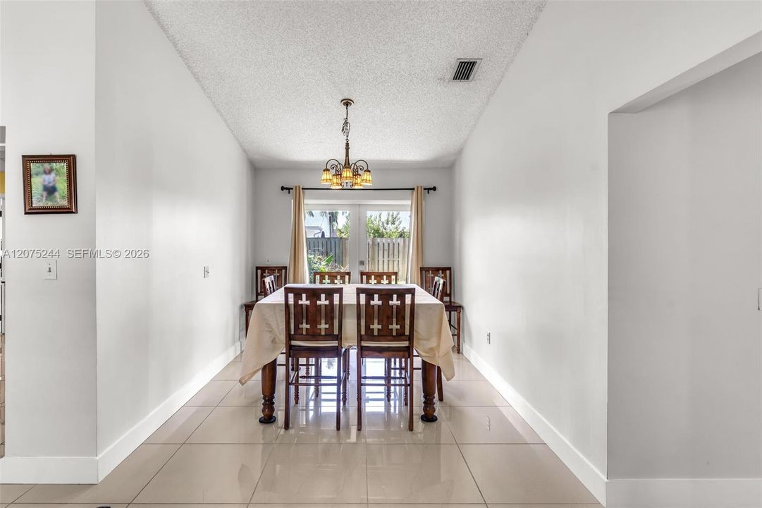En Venta: $549,900 (3 camas, 2 baños, 1414 Pies cuadrados)