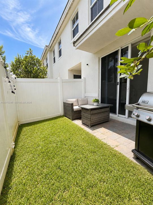For Sale: $693,000 (4 beds, 3 baths, 1938 Square Feet)