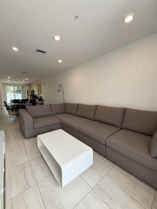 For Sale: $693,000 (4 beds, 3 baths, 1938 Square Feet)