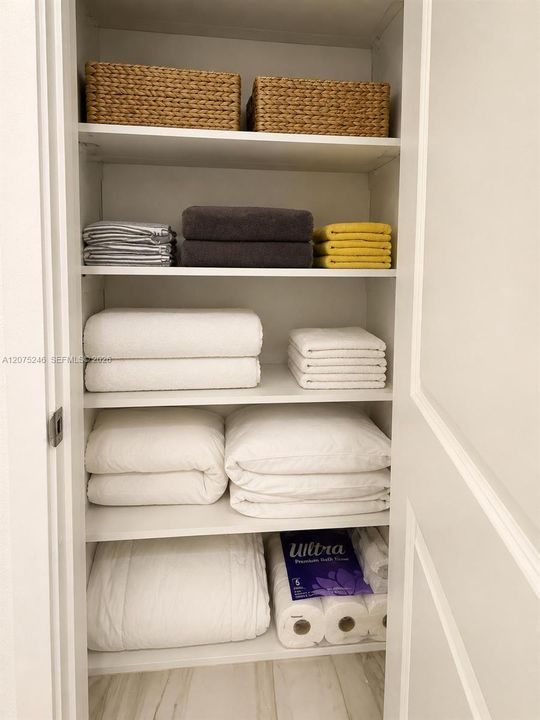 closet bathroom 3