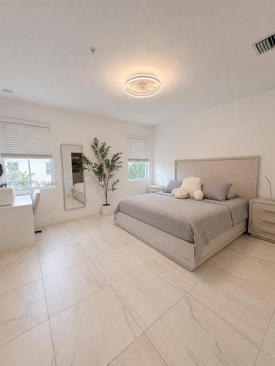 Master bedroom (2)