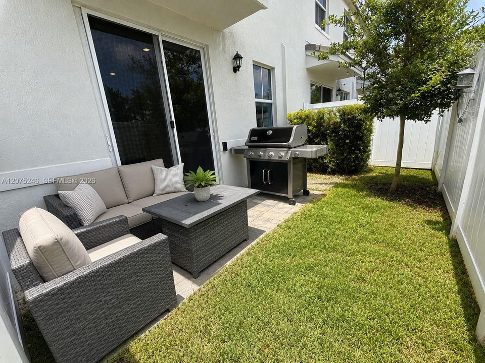 For Sale: $693,000 (4 beds, 3 baths, 1938 Square Feet)