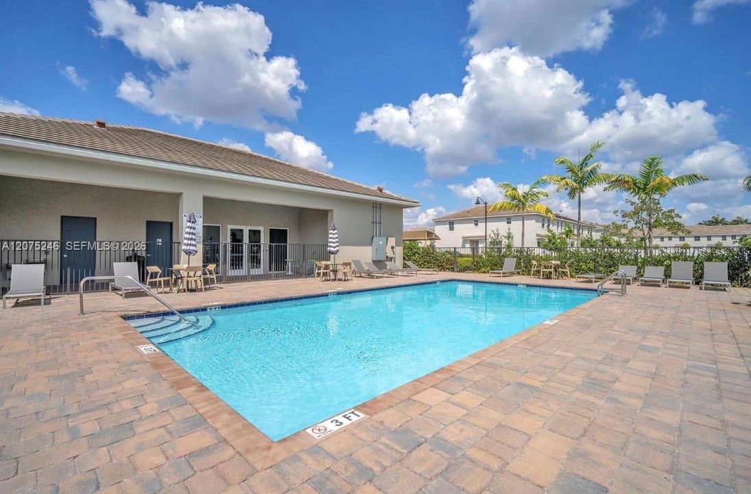 For Sale: $693,000 (4 beds, 3 baths, 1938 Square Feet)