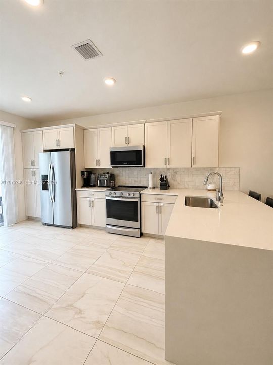 For Sale: $693,000 (4 beds, 3 baths, 1938 Square Feet)