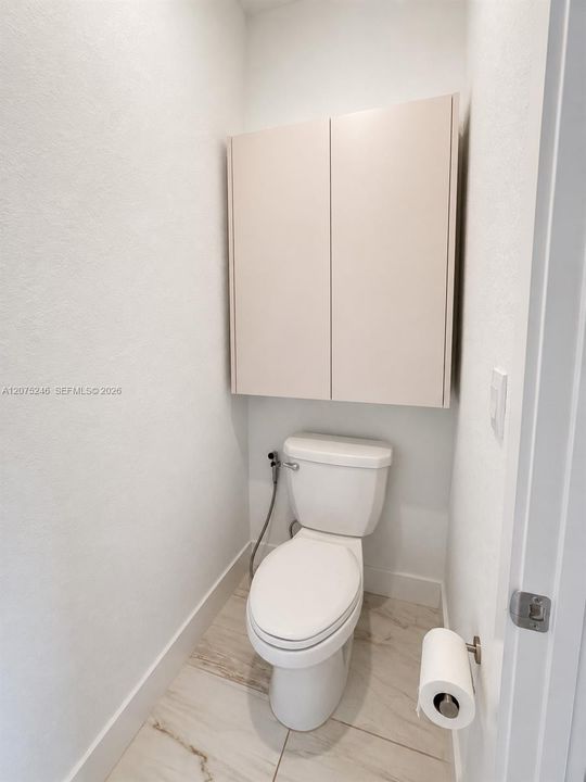 Master bathroom (2)