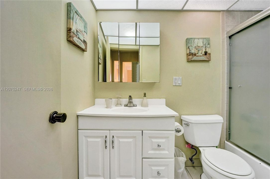 For Rent: $2,450 (2 beds, 1 baths, 872 Square Feet)