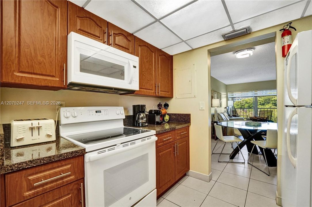 For Rent: $2,450 (2 beds, 1 baths, 872 Square Feet)
