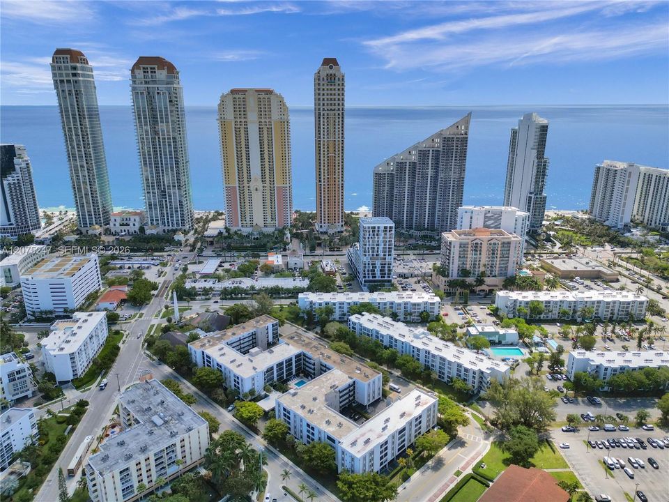 For Rent: $2,450 (2 beds, 1 baths, 872 Square Feet)