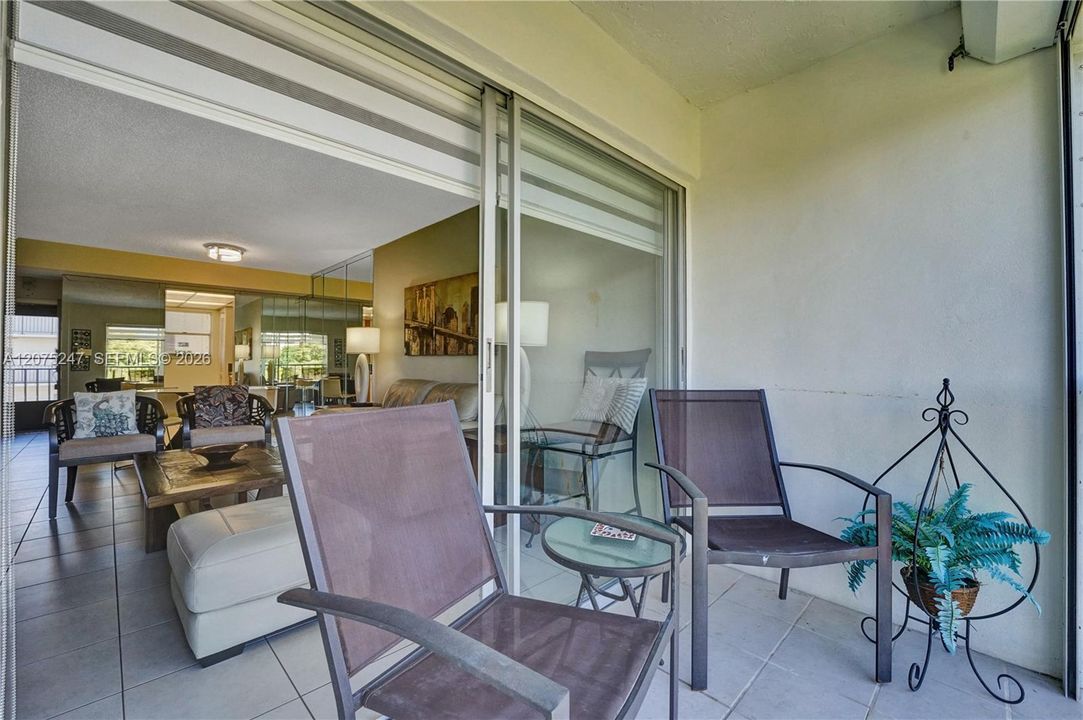 For Rent: $2,450 (2 beds, 1 baths, 872 Square Feet)